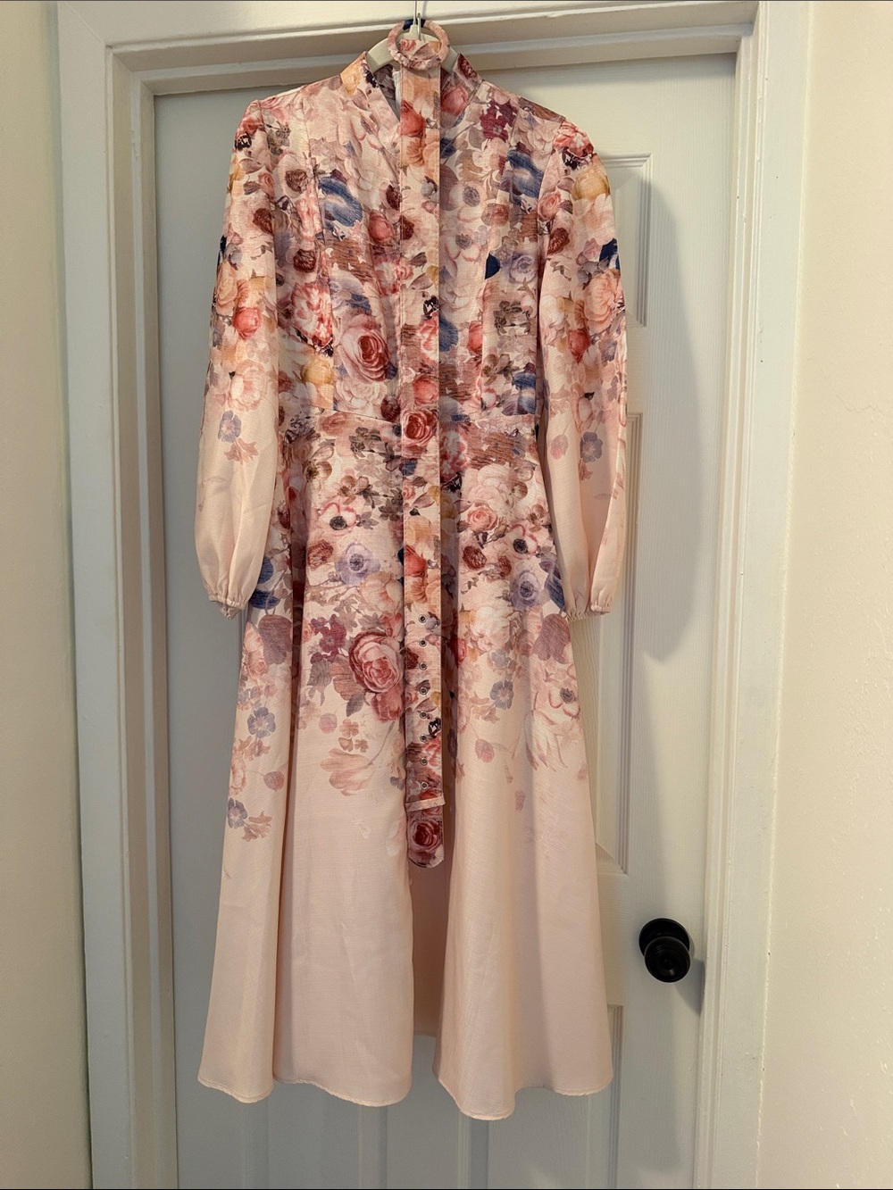 Elegant Pink Floral Midi Dress with Long Sleeves - Picture 3 of 3